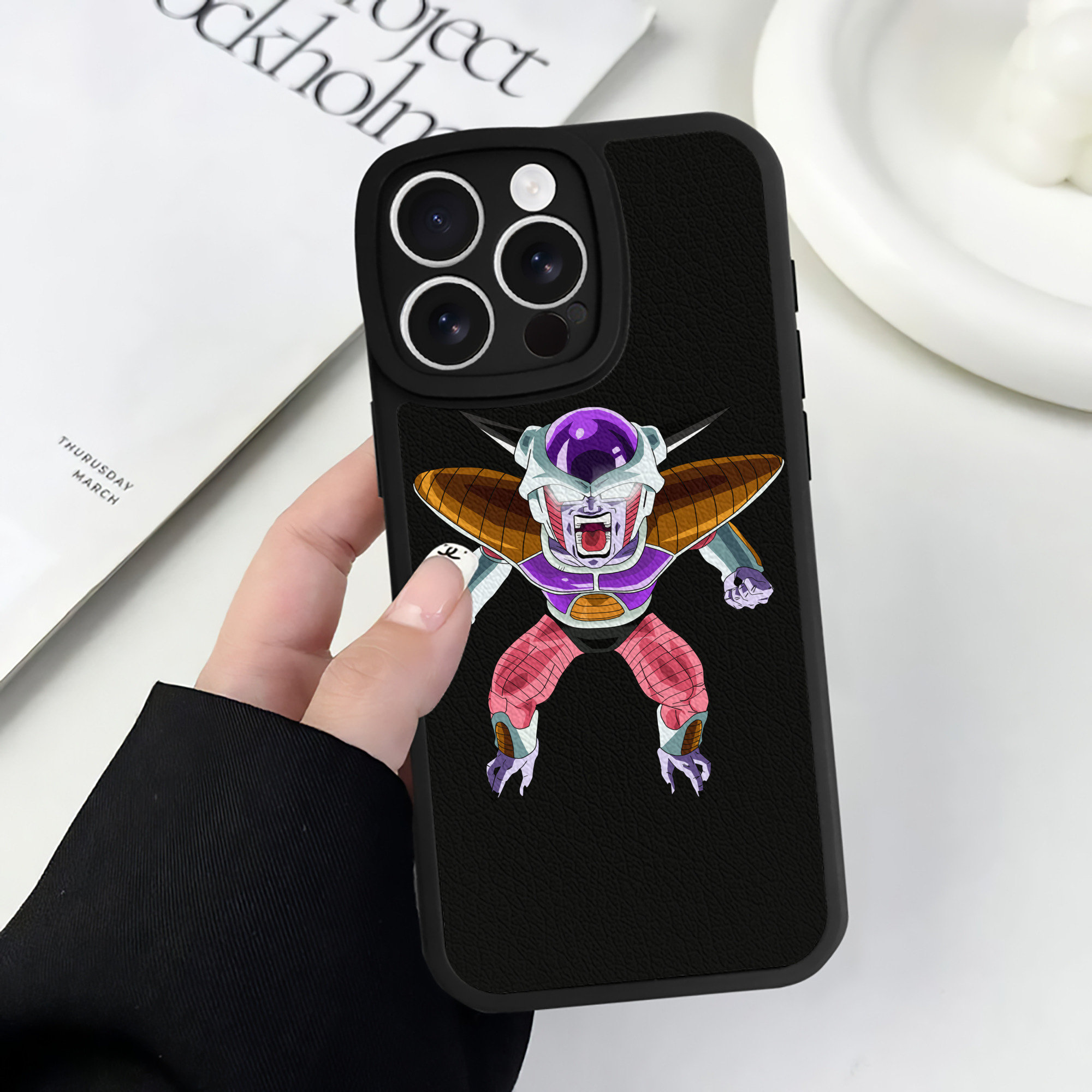 （画像用） ドラゴンボール フリーザ DRAGON BALL Frieza 【iPhone 16シリーズ対応】シリコンスマホケース（レザー調） 材質：シリコン